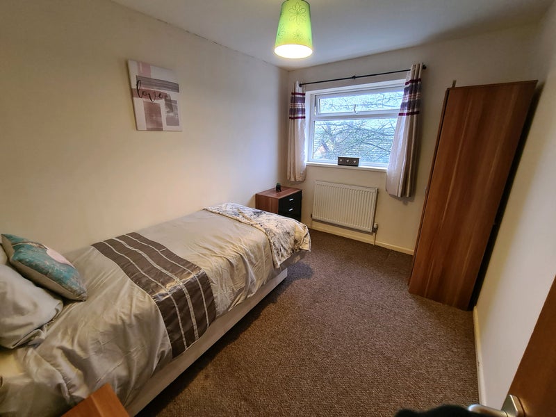 Photo 1: Single Room