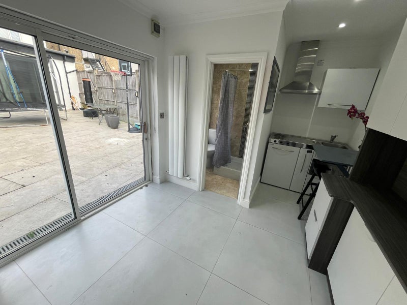 Photo 1: Studio 0- £990 Available 01/03/2026