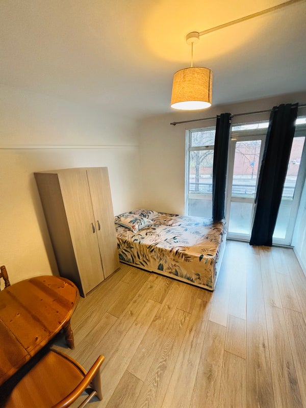 Photo 1: Room A with balcony 