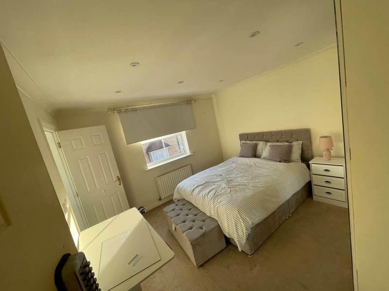 Photo 1: Ensuite bedroom