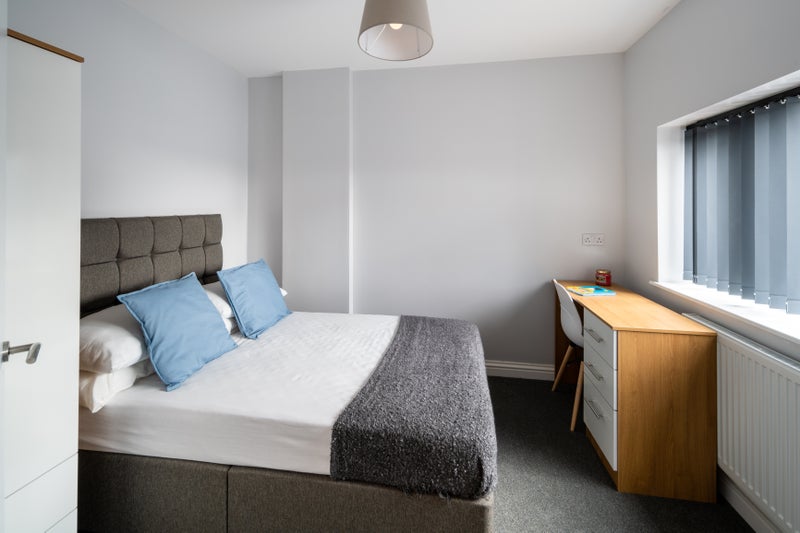 Photo 1: Room 3 @ £700pcm