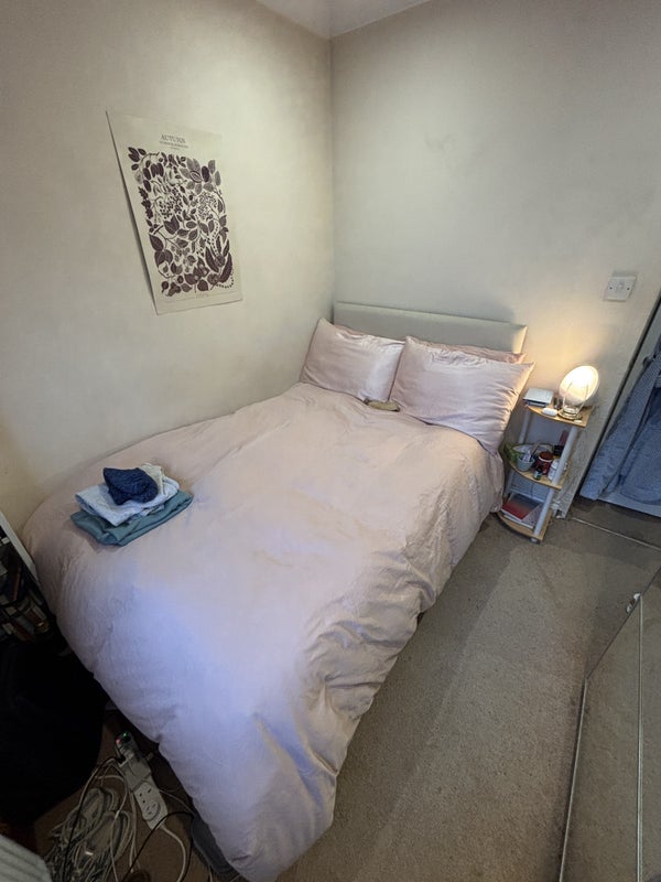 Photo 1: Bedroom