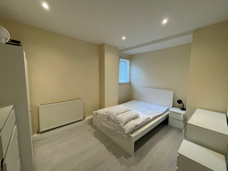 Photo 1: Large Double Room