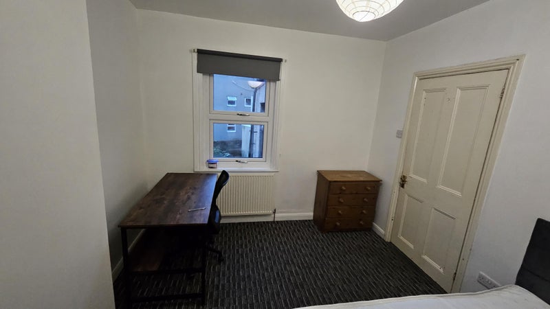 Photo 1: Double Bedroom 