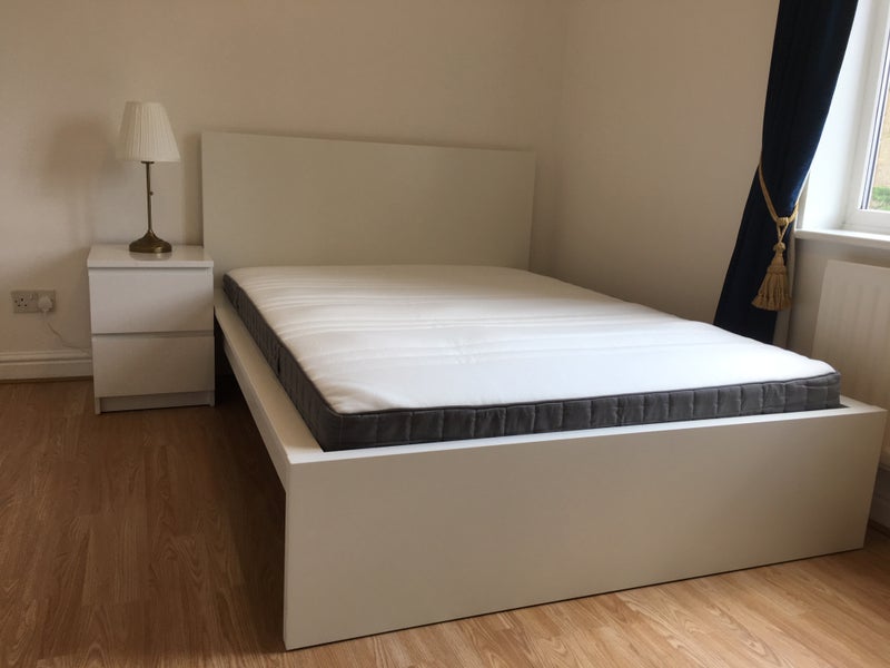 Photo 1: En-suite double room