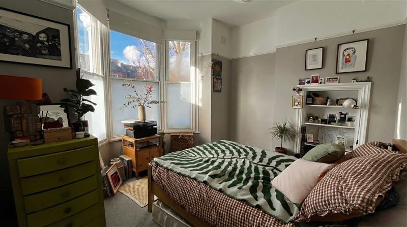 Photo 1: The Available Room (clothes rail slots in alcove)