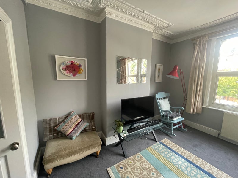 Photo 1: Bright Spacious Living Room