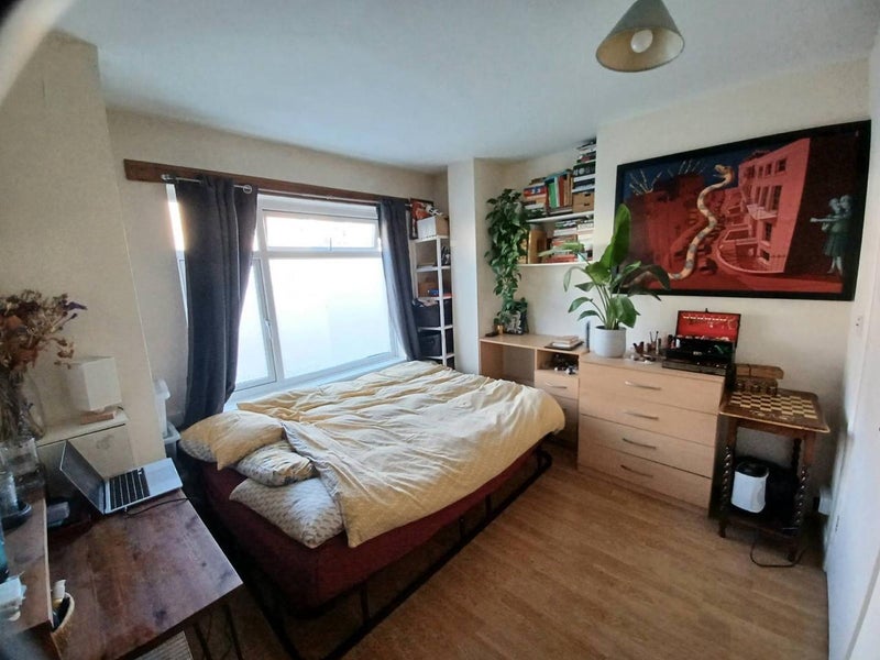 Photo 1: Bedroom for rent