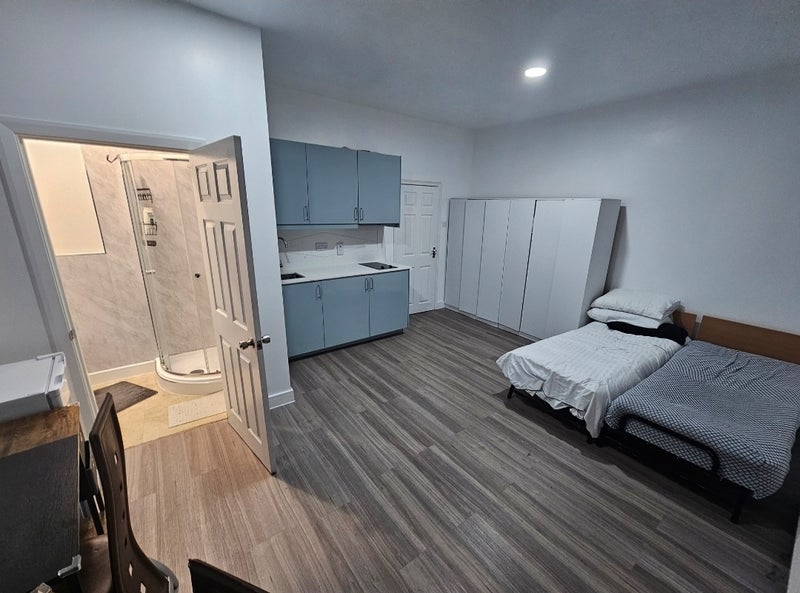 Photo 1: Studio room