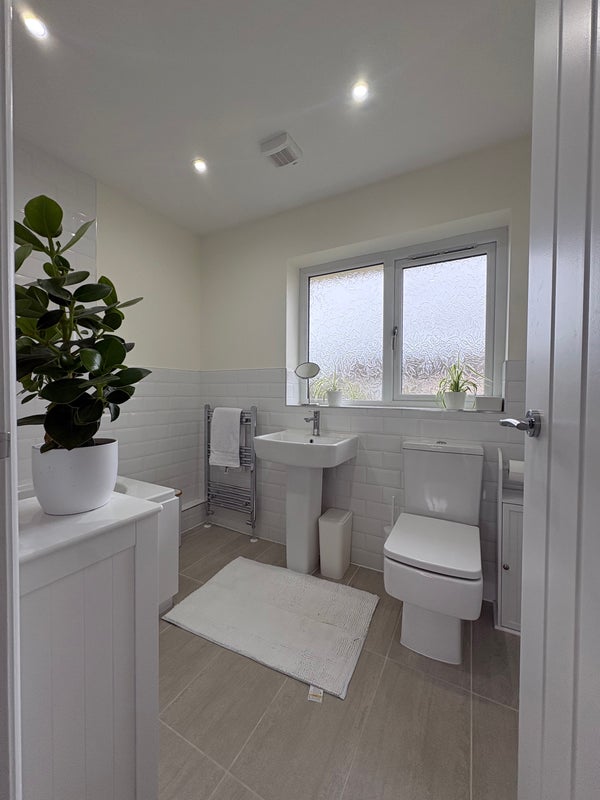 Photo 1: Bathroom with shower