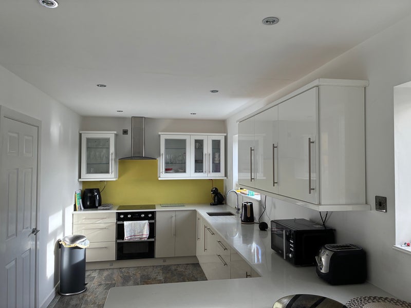 Photo 1: Kitchen 