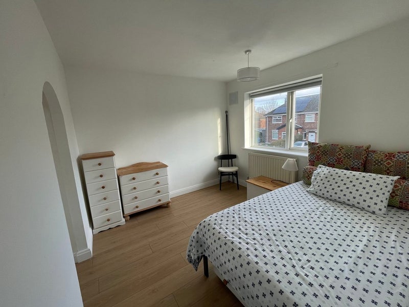 Photo 1: Double Bedroom 1