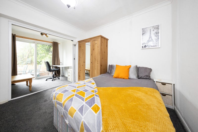 Photo 1: Room 2 - available