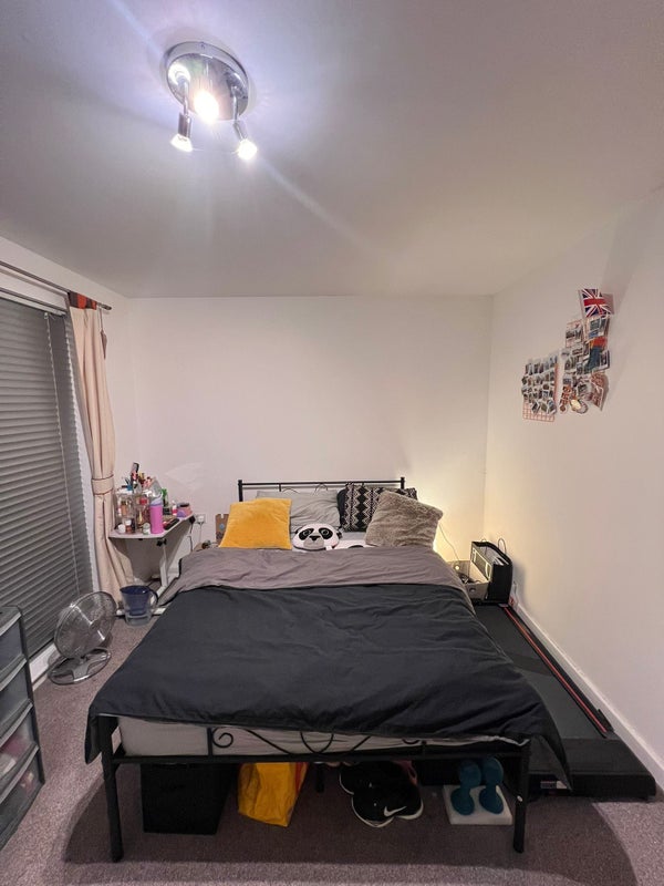 Photo 1: Spacious double bedroom (currently with furniture)