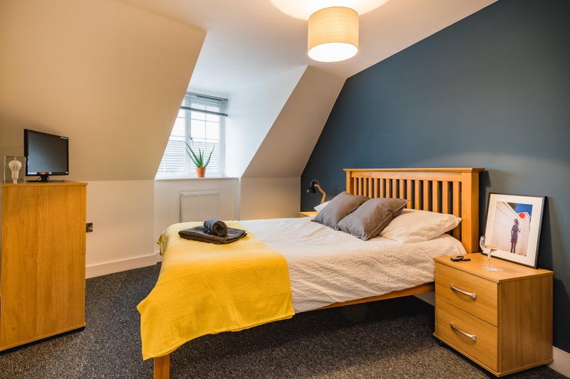 Photo 1: Room 6, large double, just £550pcm, sharing the bathroom with just one other.