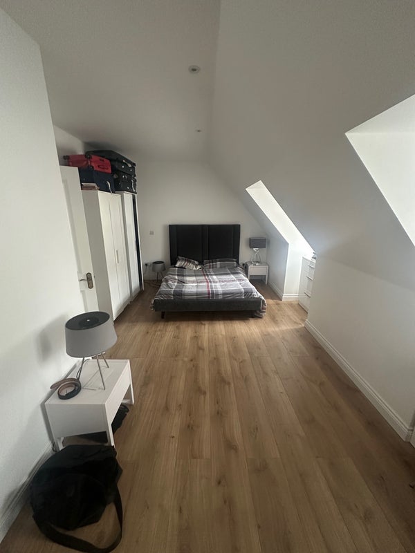 Photo 1: En-suite room