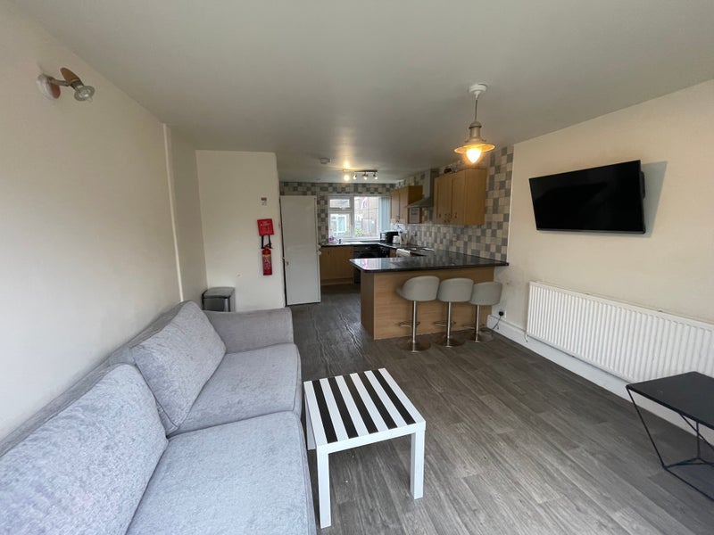 Photo 1: Dining / Lounge