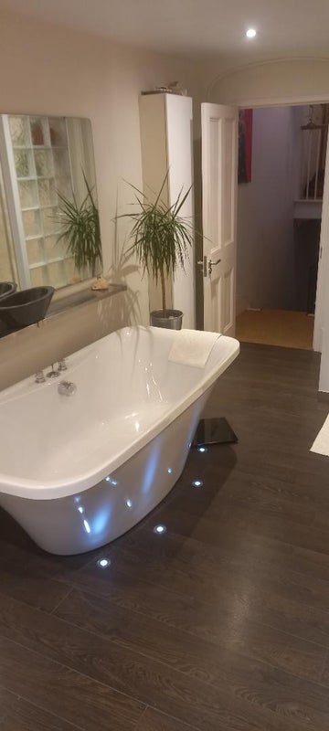 Photo 1: Main bathroom (shared with owner)