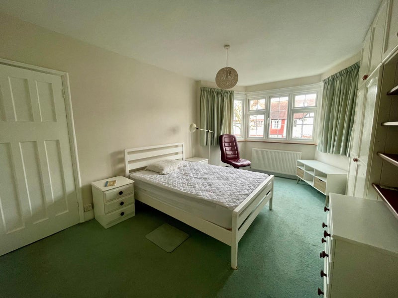 Photo 1: Bedroom To Rent