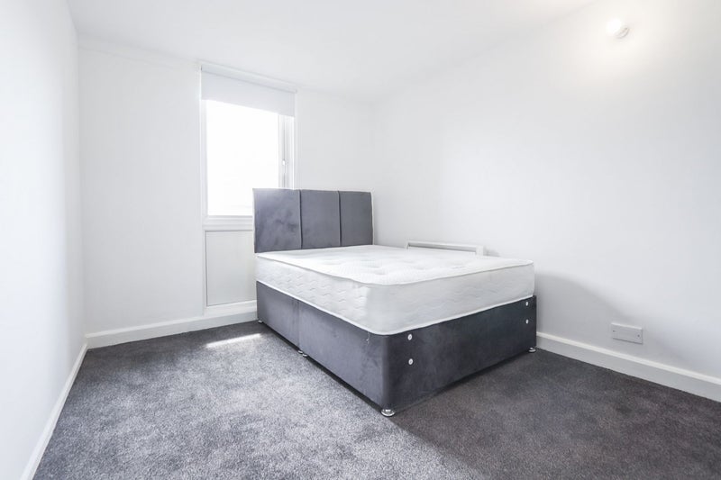 Photo 1: Room 1: £235 per week - Double room couples are welcome - £1,018 per month