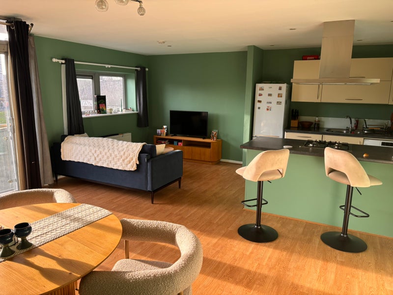 Photo 1: Living room during the day