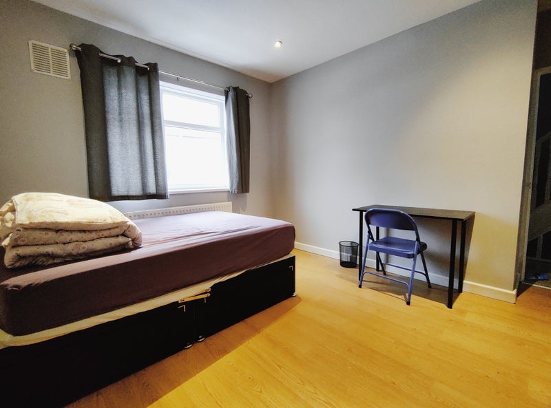 Photo 1: Big double with cloakroom