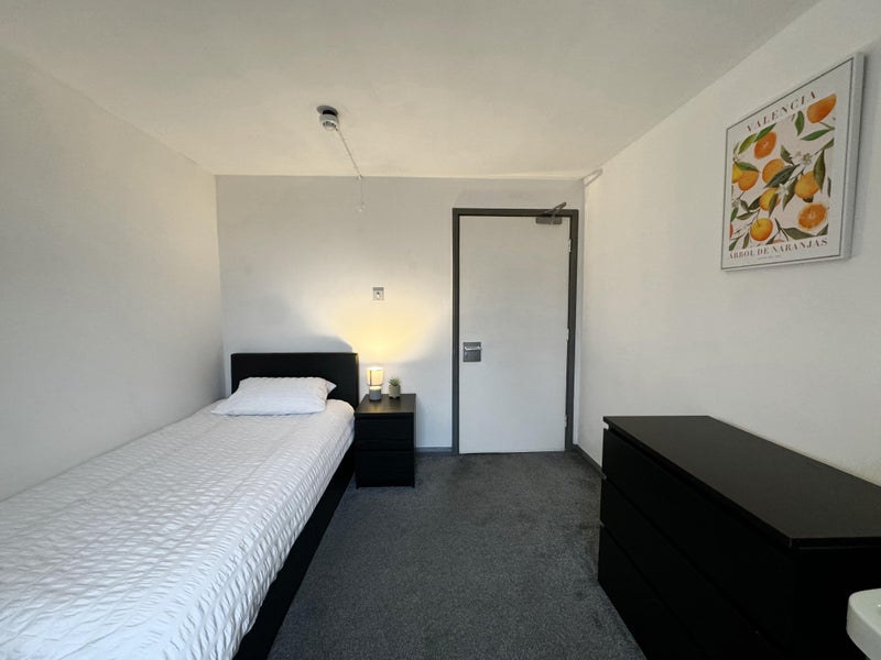 Photo 1: Single Room (£125 per week) AVAILABLE IMMEDIATELY