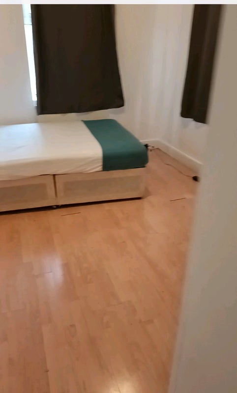 Photo 1: Double bed room with near local shop