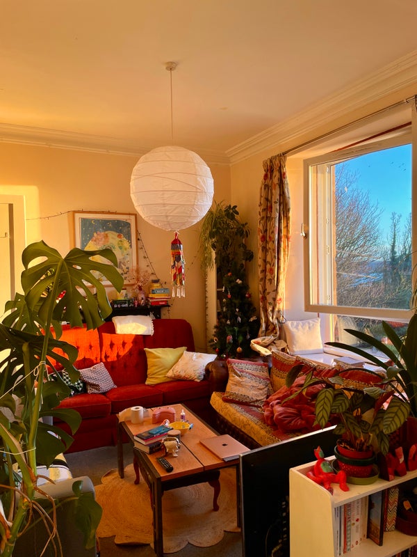 Photo 1: Living room/Dining room