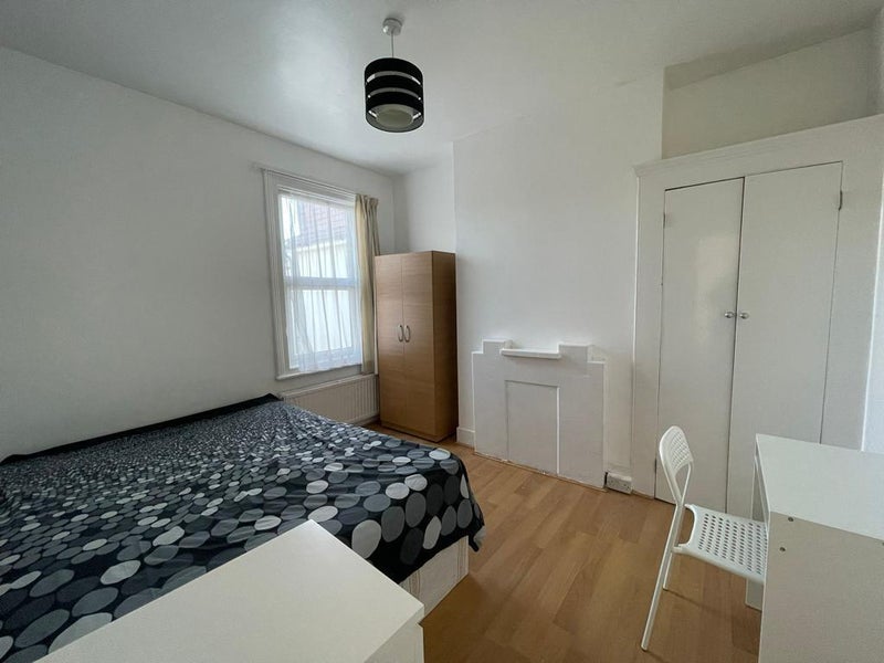 Huge Double Room In Turnpike Lane!