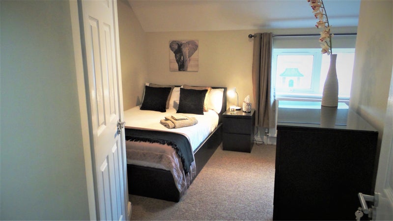 Photo 1: Double Ensuite