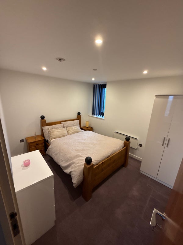 Photo 1: Cosy Double Bedroom