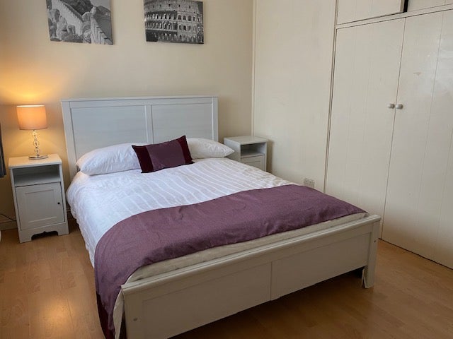 Photo 1: Built in Wardrobe