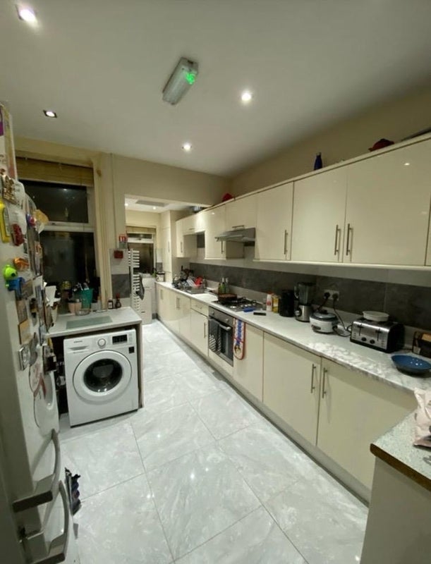 Apartment in Chorlton, Greater Manchester - View 4