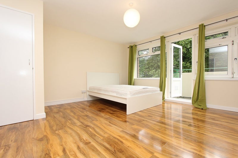 Photo 1: Room 1: £300 per week - Double room couples are welcome with private balcony - £1,300 per month