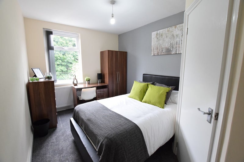 Photo 1: Double ensuite bedroom