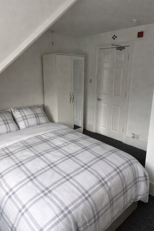 Photo 1: Room 6 with en-suite