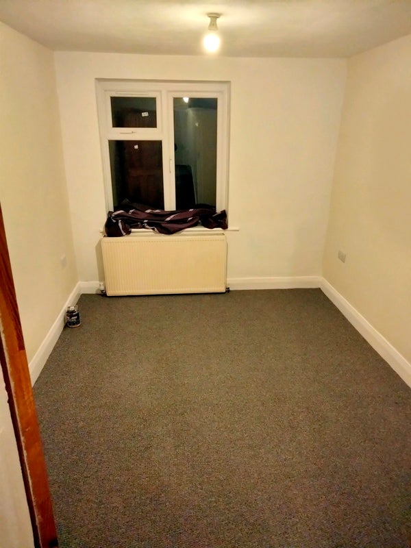 Photo 1: Small room can be furnished 700