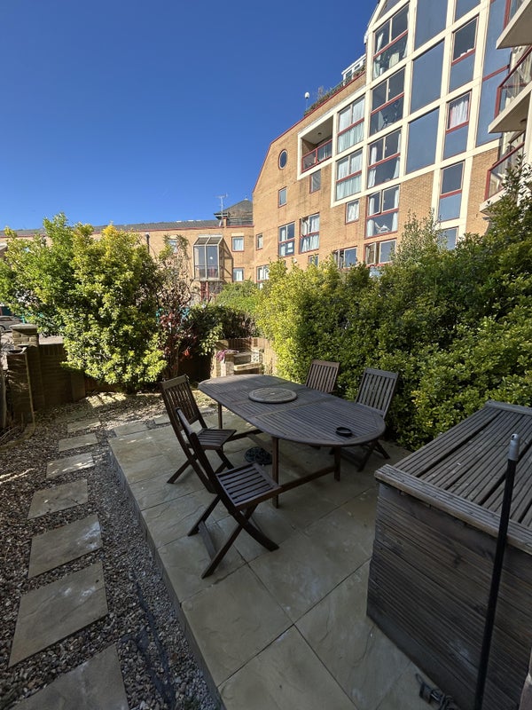 Photo 1: Private garden