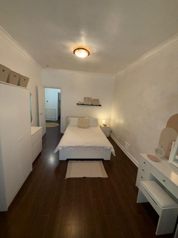 Photo 1: Room one (£800)