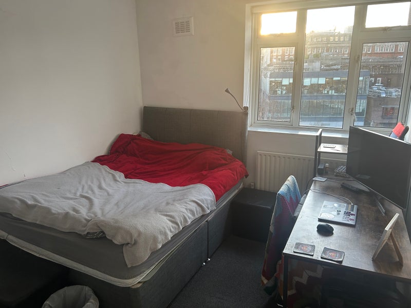 Photo 1: Bedroom for rent