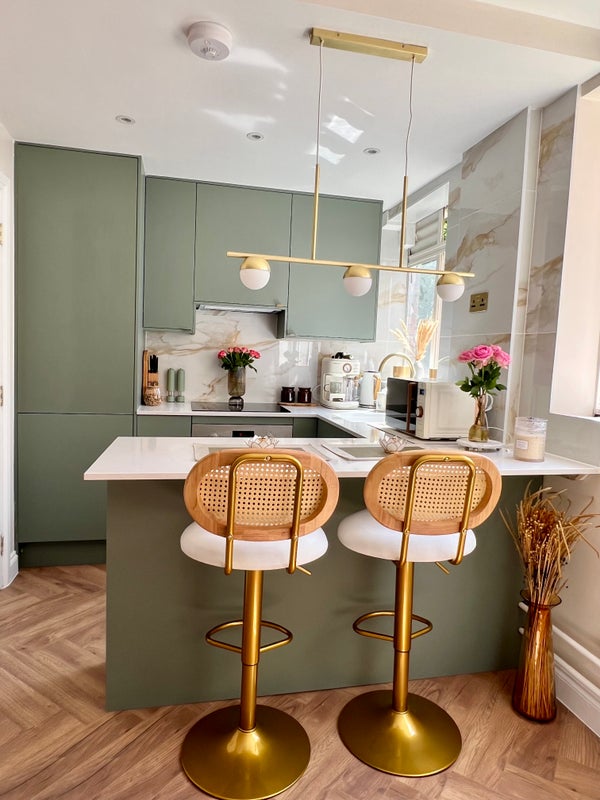 Photo 1: Open plan kitchen 