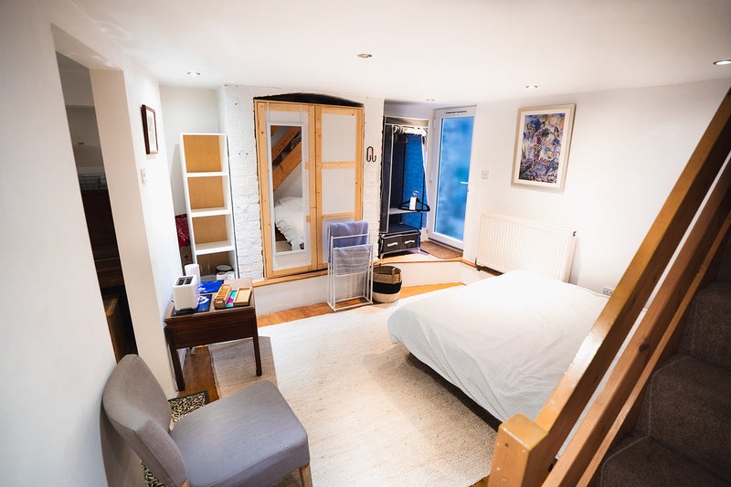 Photo 1: sleeping area + central heating in cellar