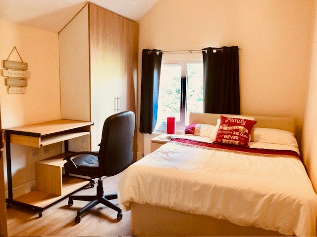 Photo 1: Room 5 pic 1