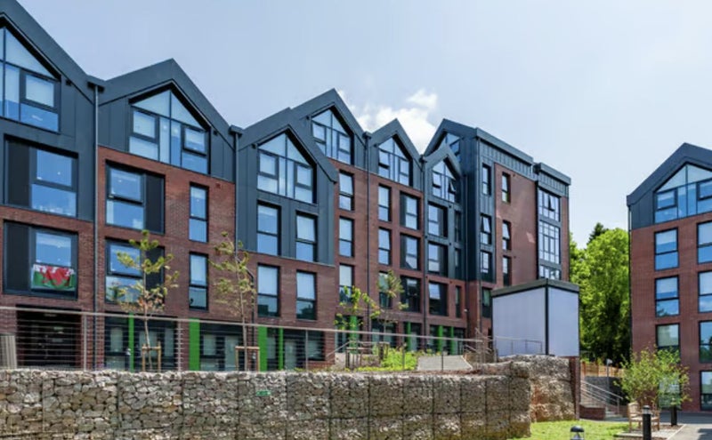 Photo 1: Hill View Place Building