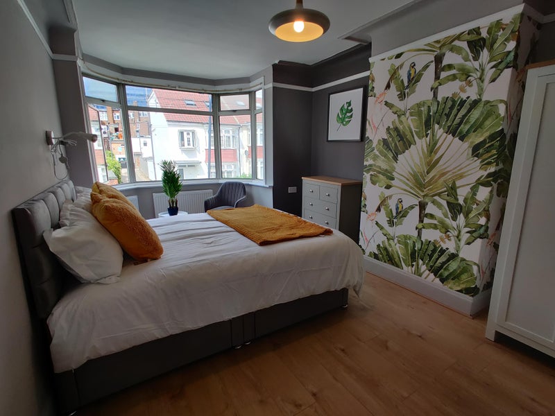 Photo 1: £930 PCM (All Bills Inclusive)