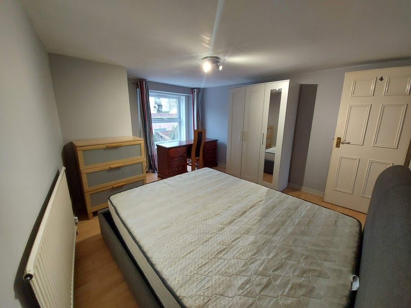 Photo 1: Bedroom