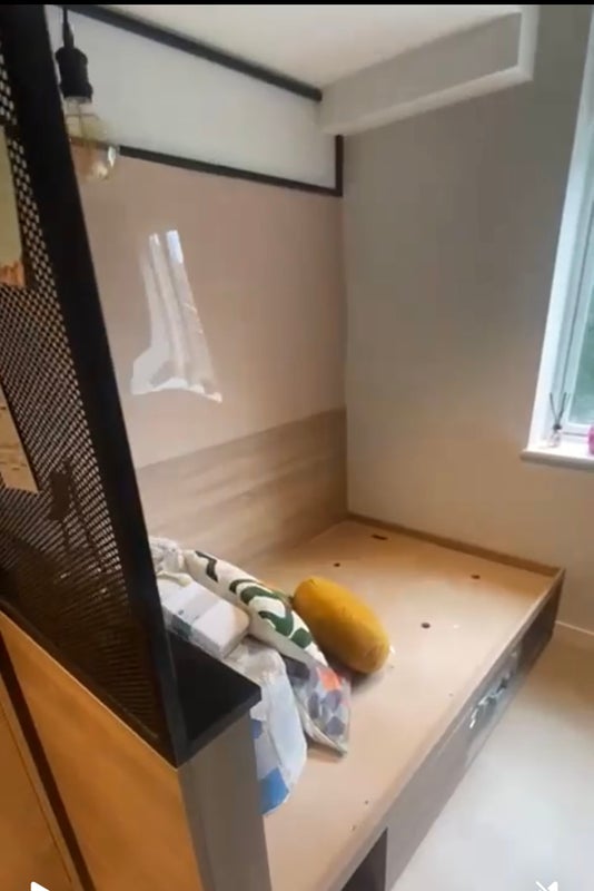 Photo 1: mattress comes with the room