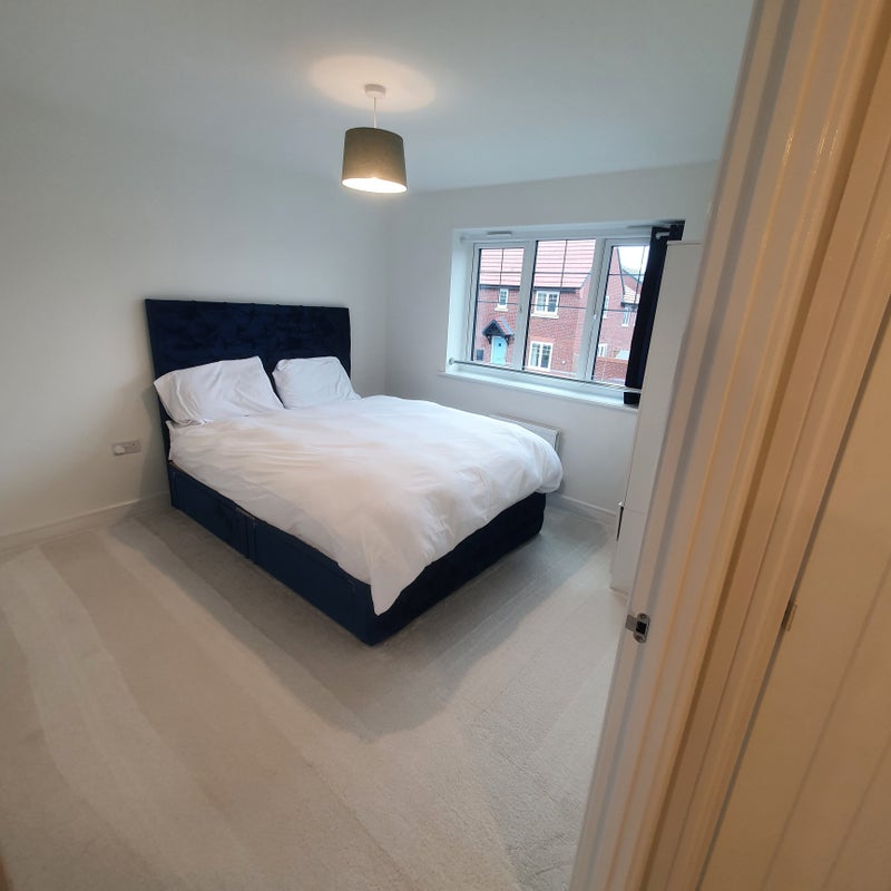 Photo 1: Room to rent