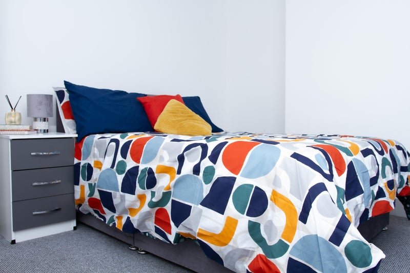 Photo 1: Large Double Room